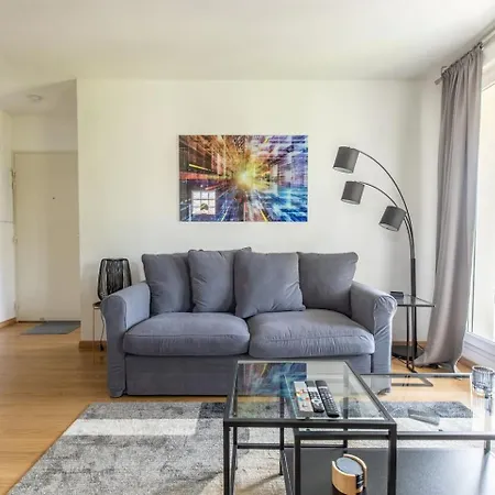 Le Clos Fleuri F3 Terrasse & Garage Apartment
